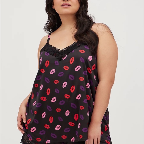 🆕Torrid Stretch Satin Lips Cami Tank - Picture 2 of 6